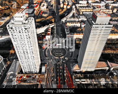 Tours jumelles Tour Mapfre et Hotel Arts vue aérienne Barcelone Catalogne Espagne. Les tours jumelles sur la ligne d'horizon de Barcelone sont la Torre Mapfre - wh Banque D'Images