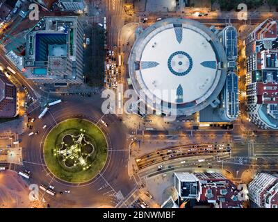 Place d'Espagne ou Plaza de España et centre commercial Arenas de Barcelona vieux Bullring vue aérienne Barcelone Catalogne Espagne Las Arenas de Barce Banque D'Images