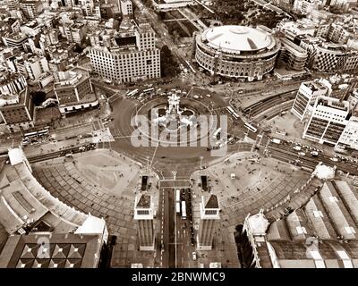 Place d'Espagne ou Plaza de España et centre commercial Arenas de Barcelona vieux Bullring vue aérienne Barcelone Catalogne Espagne Las Arenas de Barce Banque D'Images
