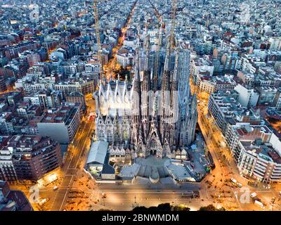 Cathédrale de la Sagrada Familia par Antoni Gaudi vue aérienne Barcelone Catalogne Espagne le temple expiatoire de la Sagrada Familia, la construction de la Whic Banque D'Images