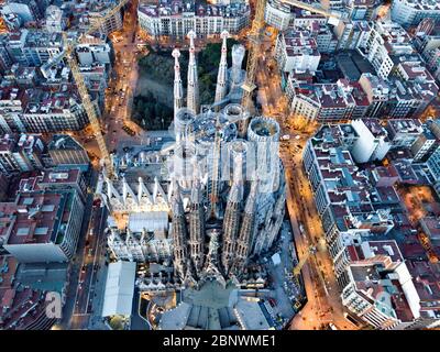 Cathédrale de la Sagrada Familia par Antoni Gaudi vue aérienne Barcelone Catalogne Espagne le temple expiatoire de la Sagrada Familia, la construction de la Whic Banque D'Images