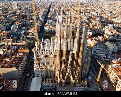 Cathédrale de la Sagrada Familia par Antoni Gaudi vue aérienne Barcelone Catalogne Espagne le temple expiatoire de la Sagrada Familia, la construction de la Whic Banque D'Images