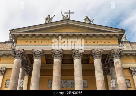 Façade Cathédrale Basilique également appelée Eger Cathédrale à Eger, Hongrie Banque D'Images