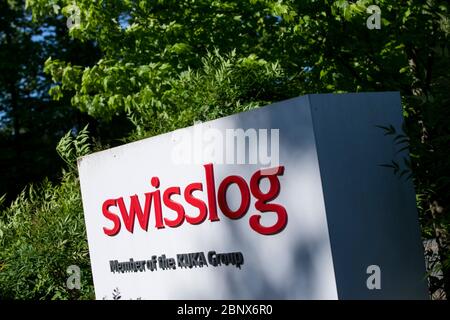 Un logo à l'extérieur d'une installation occupée par Swisslog à Newport News, en Virginie, le 2 mai 2020. Banque D'Images