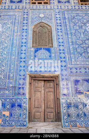 Porte du Palais de Tosh Hovli, dans la forteresse d'Ichon-Qala, la vieille ville de Khiva, en Ouzbékistan. Banque D'Images