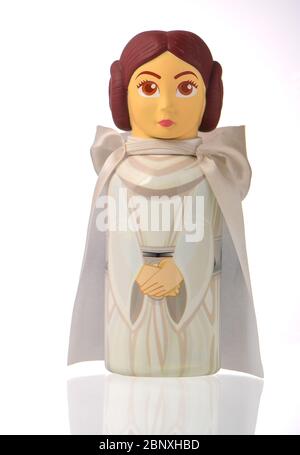 Bain à bulles de fantaisie basé sur StarWars en forme de personnages du film. Princesse Leia isolé sur fond blanc. Banque D'Images