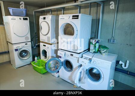 Pfaffenhofen, Allemagne, 16 mai 2020. Toilettes avec lave-linge. © Peter Schatz / photos stock Alay Banque D'Images