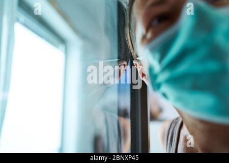 Pfaffenhofen, Allemagne, 16 mai 2020. Femme avec protection de la bouche contre une infection corona. © Peter Schatz / photos stock Alay Banque D'Images