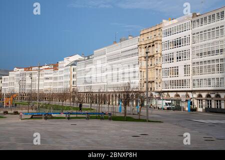 A CORUNA, ESPAGNE - 2 FÉVRIER 2020 : image panoramique du front de mer du port dans le centre-ville de A Coruna, capitale de la Galice, le 2 février 2020 à S. Banque D'Images