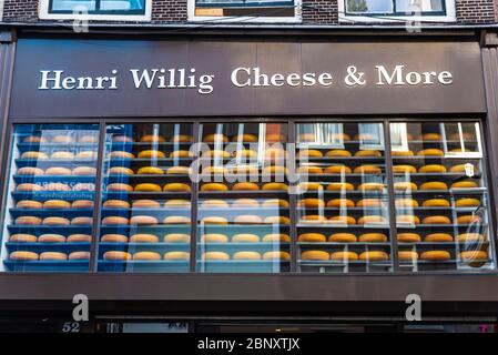 Amsterdam, pays-Bas - 9 septembre 2018 : boutique de fromages Henri Willig située dans le centre d'Amsterdam, pays-Bas Banque D'Images