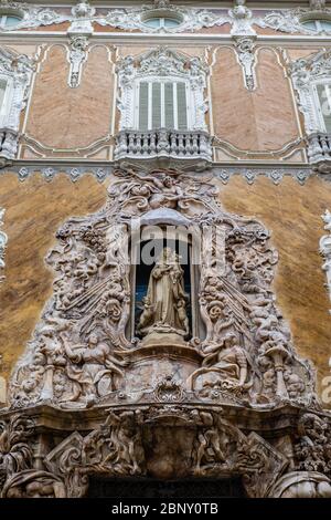 Valence, Espagne : 13 juin 2015 - détail de la façade du palais des Marqués de dos Aguas (marquis des deux eaux). Banque D'Images