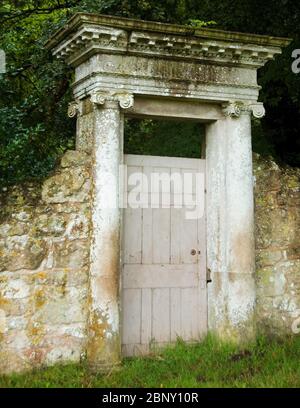Hampton court Gate une porte classique à Appuldurcombe House, un terrain de plaisance dans le parc d'Appuldurcombe Banque D'Images