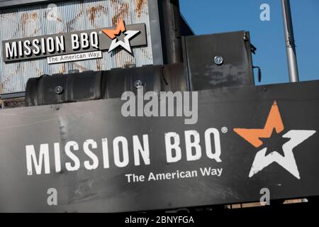 Un logo à l'extérieur d'un restaurant Mission BBQ situé à King of Prussia, Pennsylvanie, le 4 mai 2020. Banque D'Images