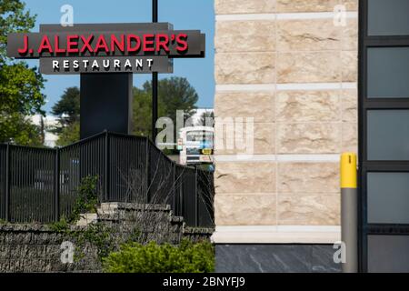 Un logo à l'extérieur d'un restaurant J. Alexander's situé dans le roi de Prusse, Pennsylvanie, le 4 mai 2020. Banque D'Images