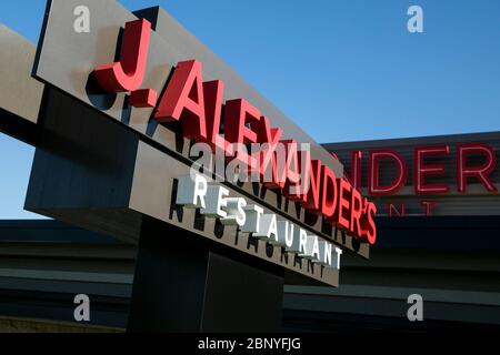 Un logo à l'extérieur d'un restaurant J. Alexander's situé dans le roi de Prusse, Pennsylvanie, le 4 mai 2020. Banque D'Images