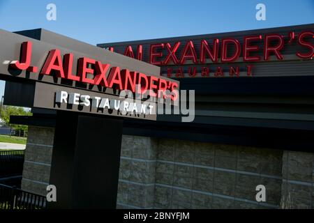 Un logo à l'extérieur d'un restaurant J. Alexander's situé dans le roi de Prusse, Pennsylvanie, le 4 mai 2020. Banque D'Images