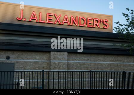 Un logo à l'extérieur d'un restaurant J. Alexander's situé dans le roi de Prusse, Pennsylvanie, le 4 mai 2020. Banque D'Images