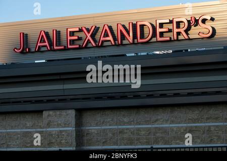 Un logo à l'extérieur d'un restaurant J. Alexander's situé dans le roi de Prusse, Pennsylvanie, le 4 mai 2020. Banque D'Images