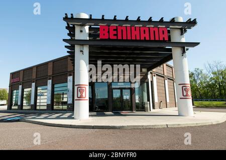 Un logo à l'extérieur d'un restaurant Benihana à Plymouth Meeting, Pennsylvanie, le 4 mai 2020. Banque D'Images