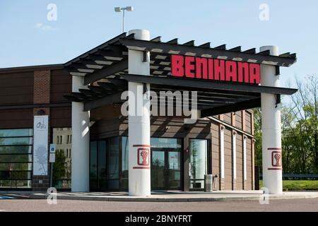 Un logo à l'extérieur d'un restaurant Benihana à Plymouth Meeting, Pennsylvanie, le 4 mai 2020. Banque D'Images