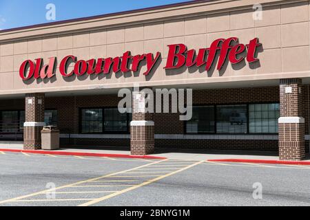 Un logo à l'extérieur d'un restaurant Old Country buffet situé à Harrisburg, Pennsylvanie, le 4 mai 2020. Banque D'Images