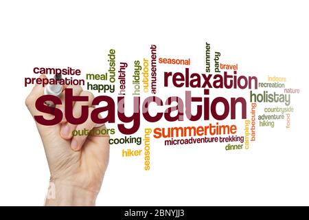 Concept de nuage de mots Staycation sur fond blanc Banque D'Images