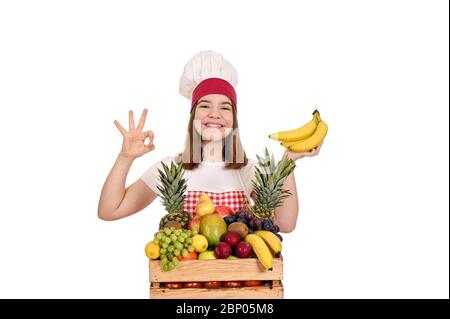 hapy femme cuisinier avec des bananes et ok signe de main Banque D'Images