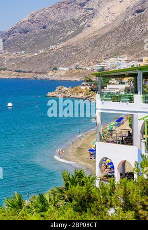 Vue sur un balcon avec vue sur la plage de Masouri, Kalymnos, Dodécanèse, Grèce Banque D'Images