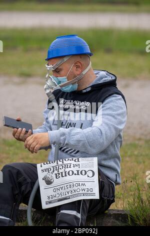 Manifestation contre les restrictions dans la crise de Corona, les opposants à la vaccination, protestation contre les masques obligatoires et autres règles, un groupe, pas wi Banque D'Images