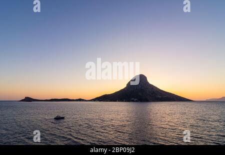 Coucher de soleil sur l''île de Telendos, Kalymnos, Dodécanèse, Grèce Banque D'Images