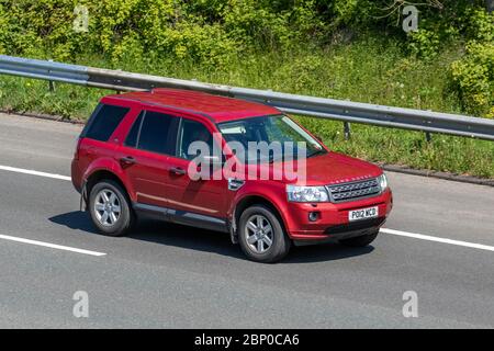 2012 rouge Land Rover Freelander GS TD4 ; véhicules mobiles pour la circulation routière, conduite de véhicules sur les routes britanniques, moteurs, conduite sur l'autoroute M6 Banque D'Images