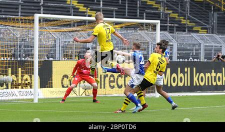 Ville de Dortmund, Allemagne. 16 mai 2020. HAALAND, BVB contre KENNY Sport: Soccer: 1. Bundesliga: Saison 19/20: 26. matchday: Borussia Dortmund - FC Schalke 04, 16 mai 2020 crédit: Ralf Ibing/firosportphoto/POOL | usage dans le monde entier/dpa/Alay Live News Banque D'Images