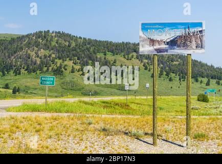 Panneau Montana près de la route. Banque D'Images