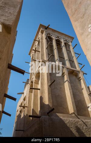 Rue étroite à Al Fahidi Centre Historique, Bur Dubai, Dubaï, Émirats arabes unis, Moyen Orient Banque D'Images