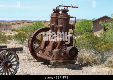 La pompe d'irrigation abandonnée Fairbanks-Morse était autrefois utilisée pour soutenir l'agriculture dans la région de Casolon, dans le parc national de Big Bend, Texas Banque D'Images