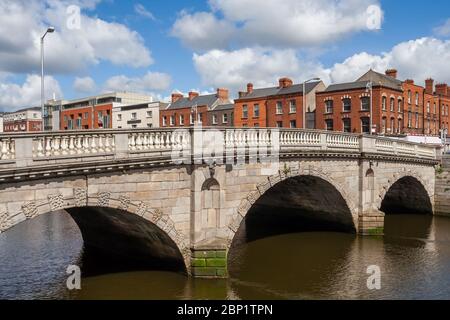 Pont de Mellows sur la rivière Liffey dans la ville de Dublin, Irlande Banque D'Images