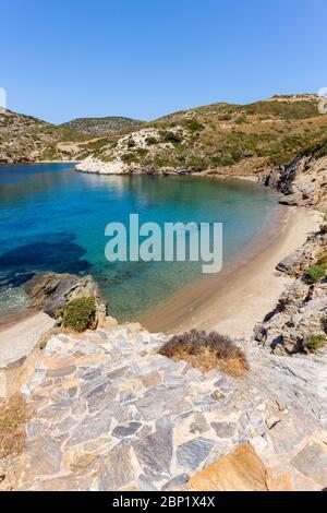 Plage exotique cachée dans l'île de Fournoi (ou Furni) Korseon, près de l'île d'Ikaria, en mer Egée, Grèce, Europe. Banque D'Images