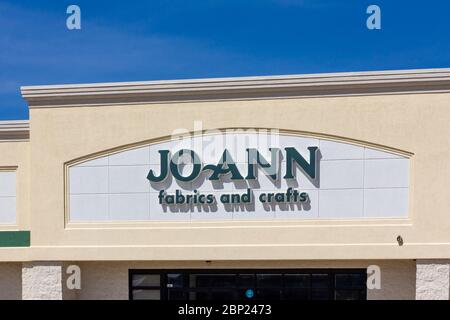RED WING, MN/USA - 2 mai 2020 : extérieur du magasin de détail JoAnn Fabrics and Crafts et logo de marque. Banque D'Images