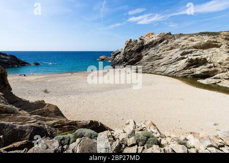 NAS plage, dans la partie nord de l'île d'Ikaria, près du village d'Armenistis, Grèce Banque D'Images