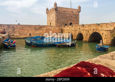 Essaouira ville portuaire et station balnéaire sur la côte Atlantique du Maroc. Sa médina est protégée par des remparts du XVIIIe siècle en bord de mer appelés la Skala de la Kasbah Banque D'Images