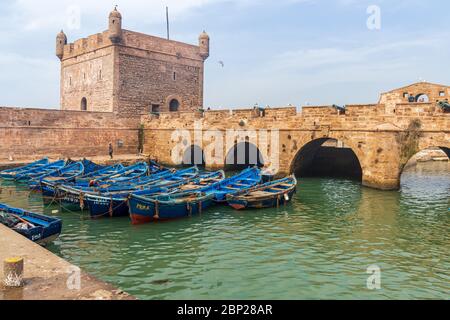 Essaouira ville portuaire et station balnéaire sur la côte Atlantique du Maroc. Sa médina est protégée par des remparts du XVIIIe siècle en bord de mer appelés la Skala de la Kasbah Banque D'Images