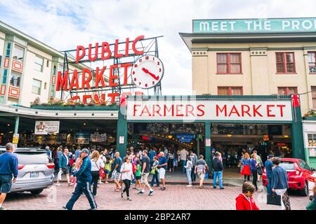 marché de pike place ou marché public en été, Seattle, Washington, états-unis. -flou. -pour usage éditorial seulement. 07/05/16 Banque D'Images