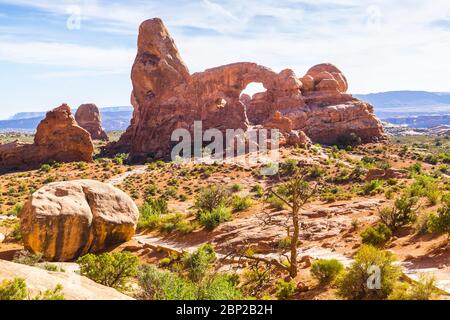 Arche de tourelle le jour ensoleillé, Parc national d'Arches, Utah, états-unis. Banque D'Images