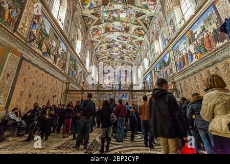 Fresques au plafond dans la chapelle Sixtine au Vatican, dans la Cité du Vatican Banque D'Images