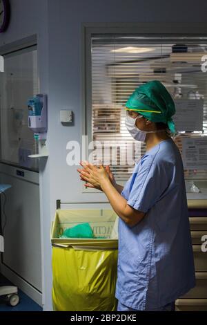 Soins intensifs, patients affectés par Covid 19, hôpital de Bordeaux, France. Banque D'Images