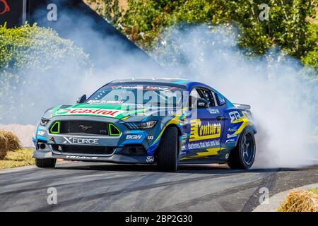 Fanga Dan Woolhouse dans sa voiture Ford Mustang RTR Supercharged V8 Drift de 2019 litres 5 Banque D'Images