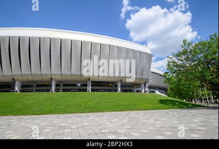 Arène futuriste ou stade avec un aspect métallique en forme de blob à Cluj Napoca, région de transylvanie de Roumanie appelée Cluj Arena Banque D'Images