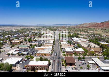 Vue aérienne sur le centre-ville de Cedar City, Utah Banque D'Images