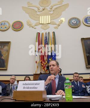 Audition sur la conscience de la situation spatiale - l'administrateur de la NASA, Jim Bridenstine, témoigne devant le sous-comité de la Chambre sur les forces stratégiques lors d'une audition sur la conscience de la situation spatiale : toute la perspective gouvernementale sur les rôles et responsabilités, le vendredi 22 juin 2018, à l'immeuble Rayburn House à Washington. Banque D'Images