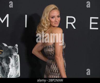 Première de l'homme au NASM l'actrice américaine Olivia Hamilton arrive sur le tapis rouge pour la première du film « First Man » au Smithsonian National Air and Space Museum jeudi 4 octobre 2018 à Washington. Le film est basé sur le livre de Jim Hansen et raconte la vie de l'astronaute de la NASA Neil Armstrong, du pilote d'essai à son atterrissage historique sur la Lune. Banque D'Images